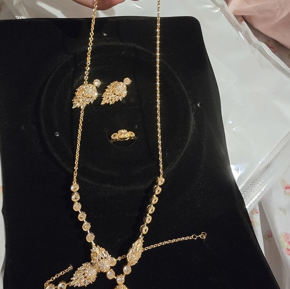 21kgp Duabi Jewlery - Elegant Gold Jewelry Set - Picture 15 of 17